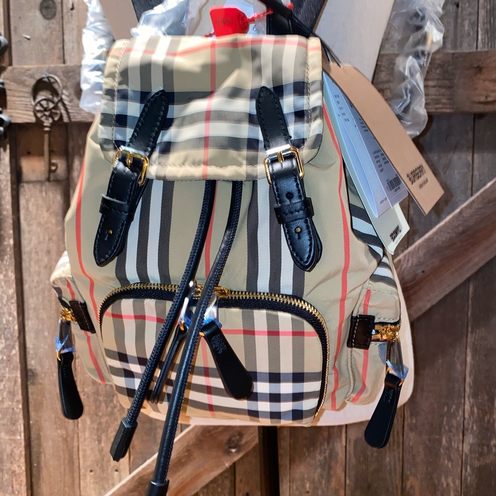 Burberry small backpack - Picture 2 of 5